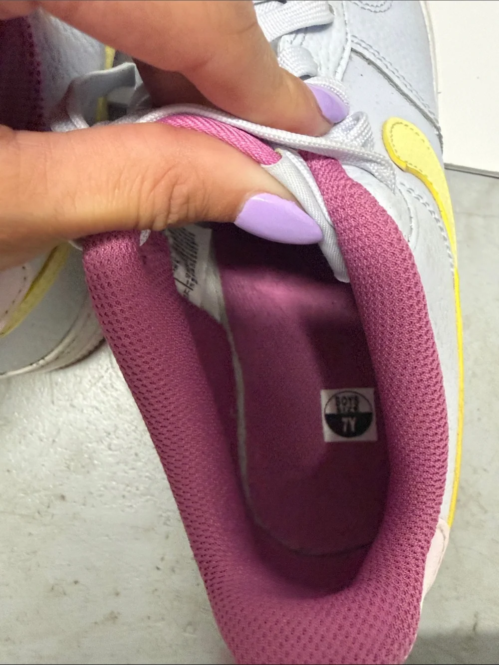 Nike Kids Light Gray Sneakers with Yellow Swoosh and Magenta Lining - Boys 7Y